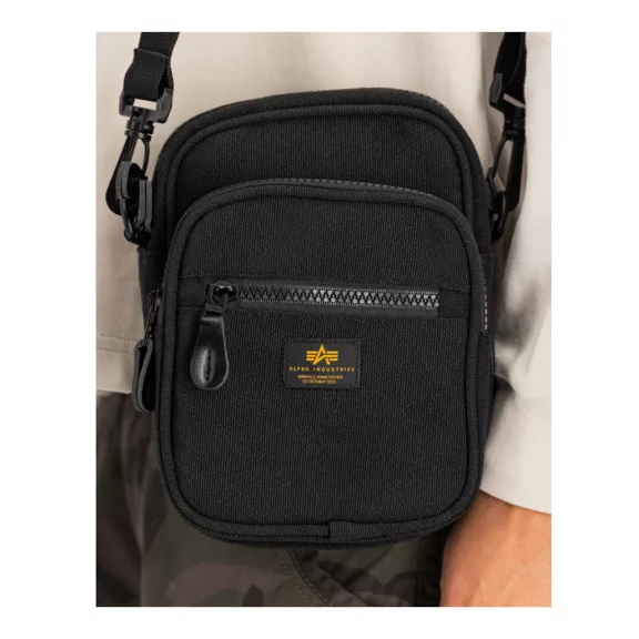 Label Messenger Small Bag - black